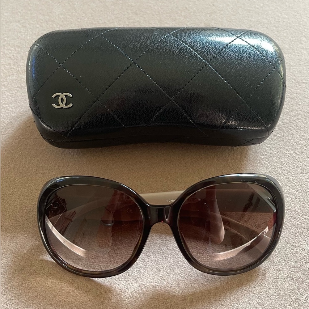 Authentic Vintage CHANEL Black Sunglasses Ivory Temples